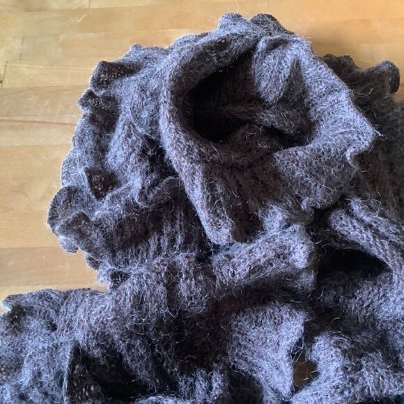 Made IN ITALY WOOL RUFFLE SCARF​ - Picture 2 of 13